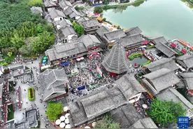 相思小镇客盈门图片