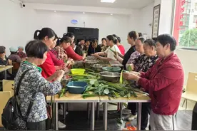 汤山街道城北社区老年食堂：“小饭碗”服务“大民生”，享受幸福“食”光图片