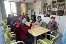 新城镇梁子村开展“我们的节日——春暖花开忆清明，花朵手作润心灵”清明节DIY手工主题活动图片