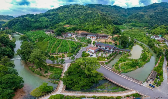 宋轶畲族“凤凰装”美出圈！带你打卡福建的宝藏畲村