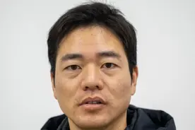 要操心“婚事”，还要会剖腹产，给仙鹤当“全职鸟爸”不简单图片