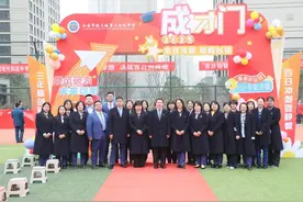 西安市航天城第三初级中学2025届中考百日誓师大会举行图片