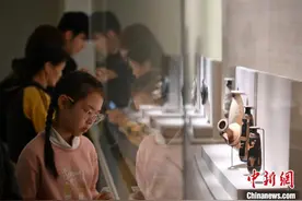 “美的多元——古希腊的艺术与生活”展吸引参观者图片