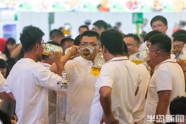 欢聚啤酒大篷，共享冰爽激情！