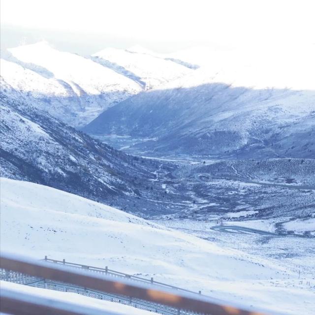 雪后的甘孜，走一路美一路！