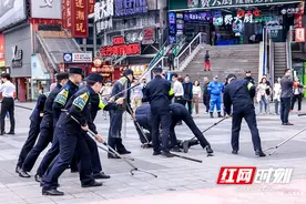 “暴”要防 救要急 灭要快！长沙五一商圈快速处置应急演练护航安全图片