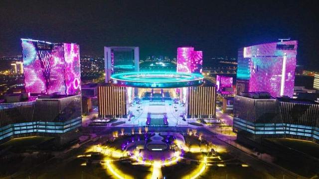 国庆追光指南：第二届上海国际光影节，解锁城市夜的N种浪漫｜国庆趣玩上海