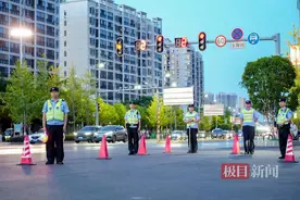 守护当“夏”！武汉蔡甸警方全力开展夏夜治安巡查宣防行动图片