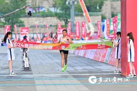 【相约贵马 奔跑之约】男子半马冠军刘旭：第一次跑贵马 很虐也很开心图片