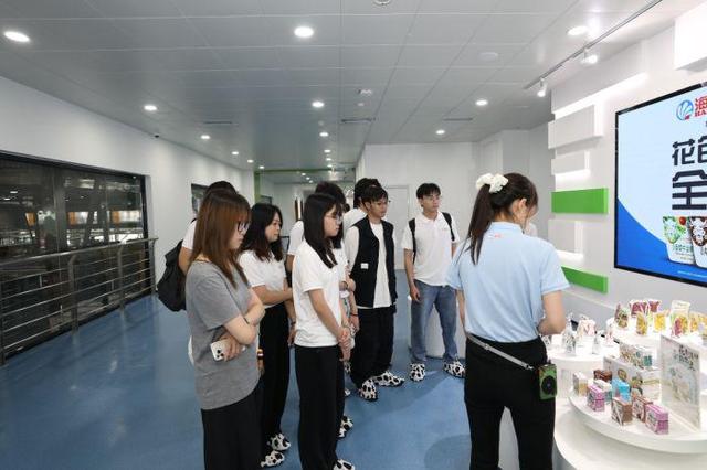 津门“智”造震撼港澳学子 奶瓶、火箭间读懂强国使命
