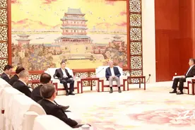 尹弘会见中国华能集团董事长温枢刚一行图片