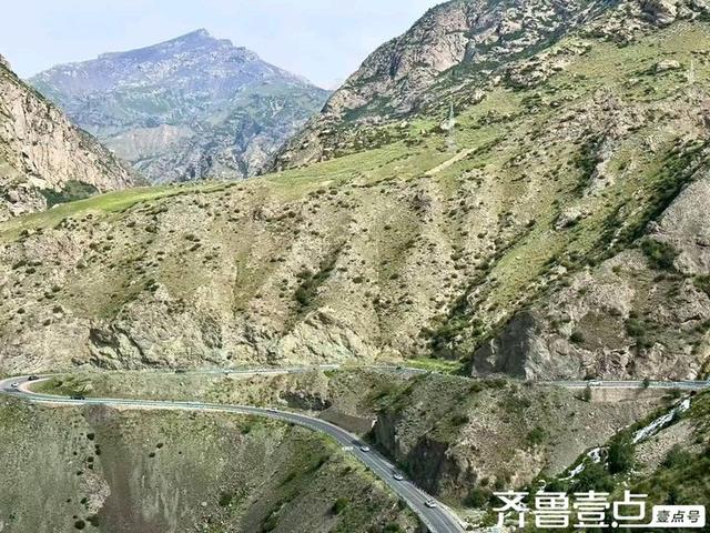 穿越连接新疆南北的独库公路