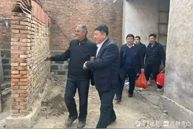 壹点公益丨济南公交齐鲁志愿者探望失明独居老人图片