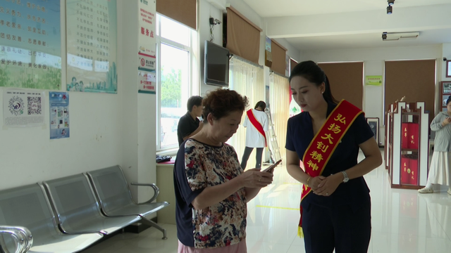 【弘扬大钊精神 争当文明使者】“志愿红”闪耀景区 大钊故乡文明使者暖心服务