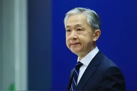 外交部：美军舰频繁在南海炫耀武力才是真正咄咄逼人图片