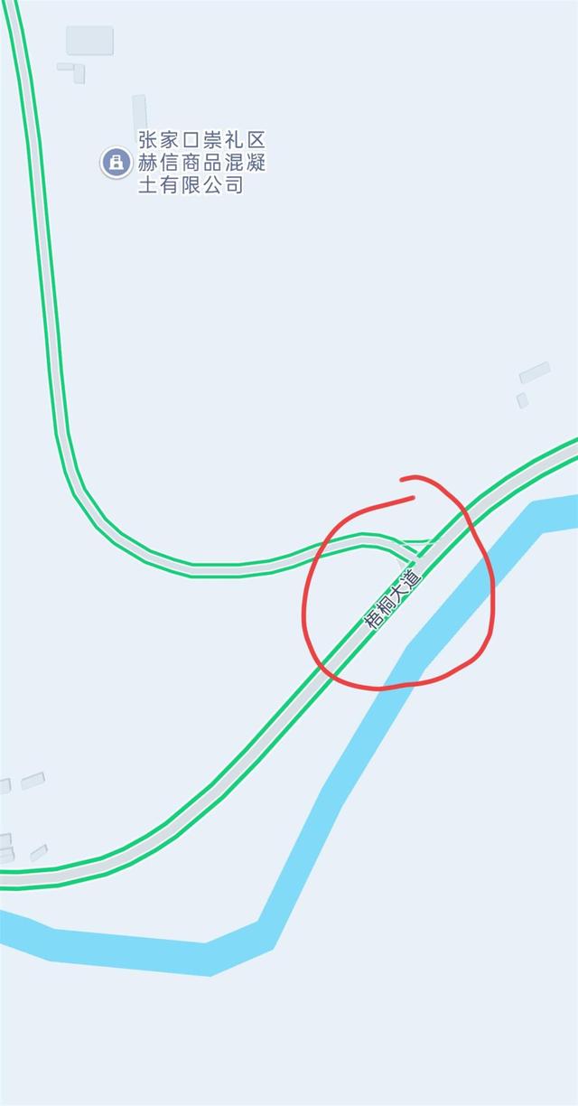 张家口一吊车坡道失控追尾多车，当地：暂无人员死亡，伤员送医人数仍在统计中