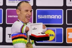 尴尬！西班牙无手运动员夺冠，奖品竟是两只手表图片