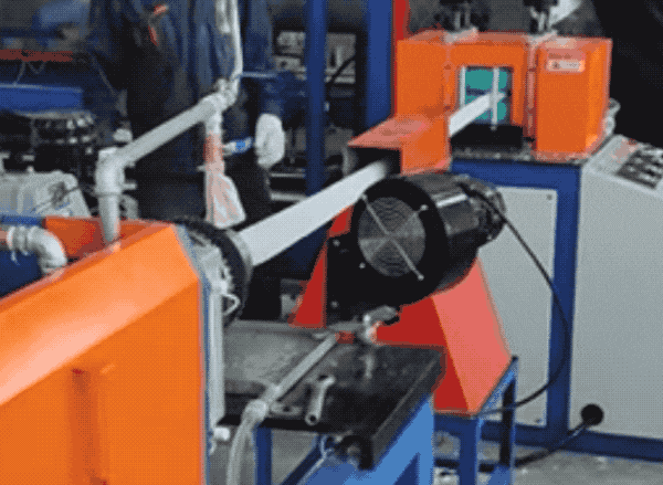 包水果的泡沫网兜，为什么做出来就是一个立体的网？