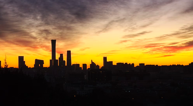 朝色漫染，天空披彩，北京的晨光太治愈了！