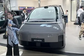 丢掉油箱，踏入纯电！理想MEGA“开局”遇黑，只因一张图？图片
