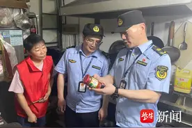 推动“夜市经济”健康发展，太仓市市场监管局开展夜市食品护市护食行动图片