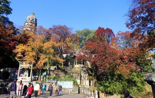 江苏苏州：虎丘景区色彩斑斓