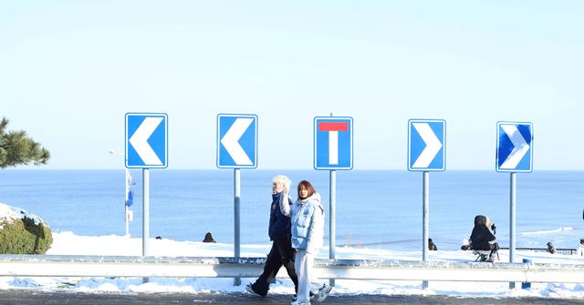 冬雪勾勒山海画卷 威海网红地标迎旅游热潮