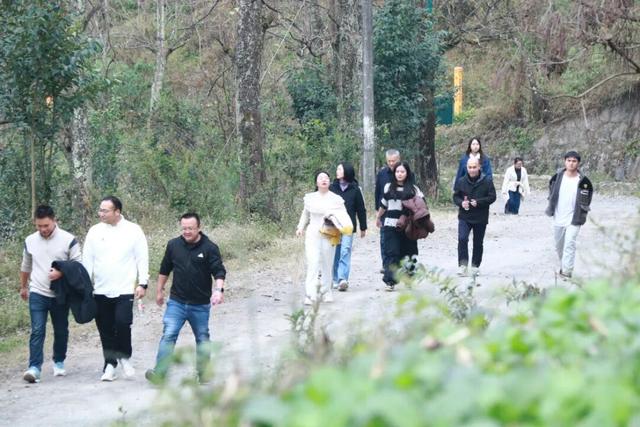 晴隆县检察院开展“重走抗战生命线，铭记历史守初心”爱国主义主题徒步活动