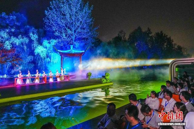 （活力中国调研行）科技赋能水上夜游 湖北孝感重现东方经典爱情传说