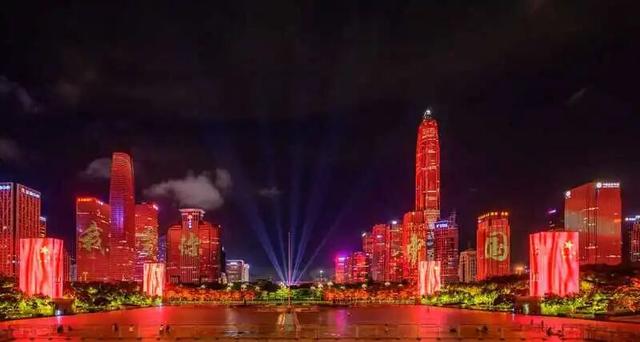 每晚三场，国庆八天深圳上演灯光秀