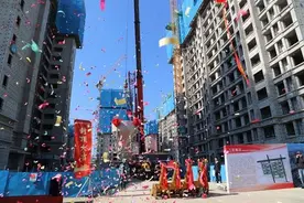 青岛西海岸新区珠海街道长安路片区二期改造项目主体封顶图片