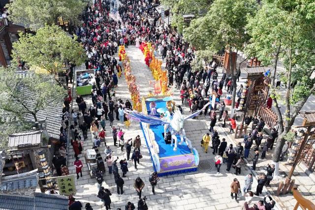 衡山渡开街！白马巡游+快闪惊喜点燃全城热情