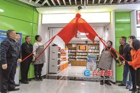 厦门地铁站里开了连锁爱心小店，孤独症青年当营业员，店内商品都来自社会爱心捐赠图片