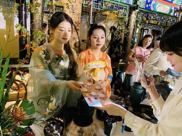 以礼迎知音，志愿暖江城，武汉文旅志愿者点靓2025知音文化周开幕式