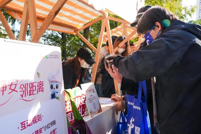 赴一场美好之约！@Hi静安小红书亮相美好生活节市集→