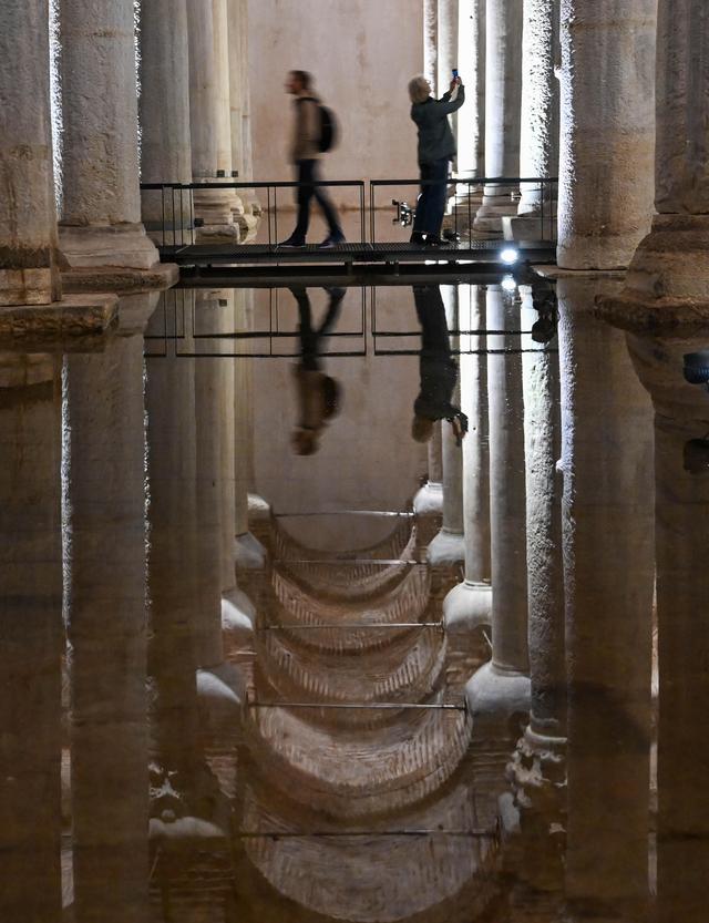 走进伊斯坦布尔地下水宫