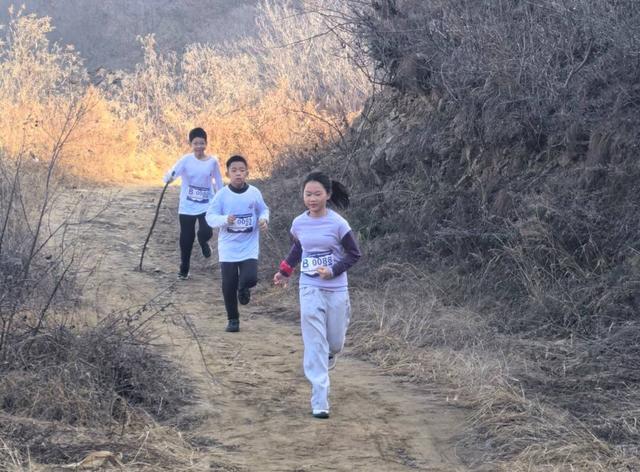 燃情冲刺，逐梦收官！  2025“勇攀高峰”齐鲁名山挑战赛（钢城站）隆重开幕