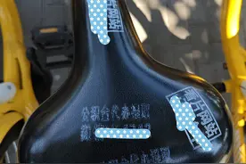 难以彻底消除，缺少惩治手段，非法小广告盯上共享单车图片