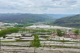 华亭：一犁新雨破春耕图片