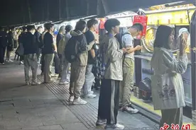 （身边的变化）流动摊贩“安家记”：“移动惠民车”驶出共富新路径图片
