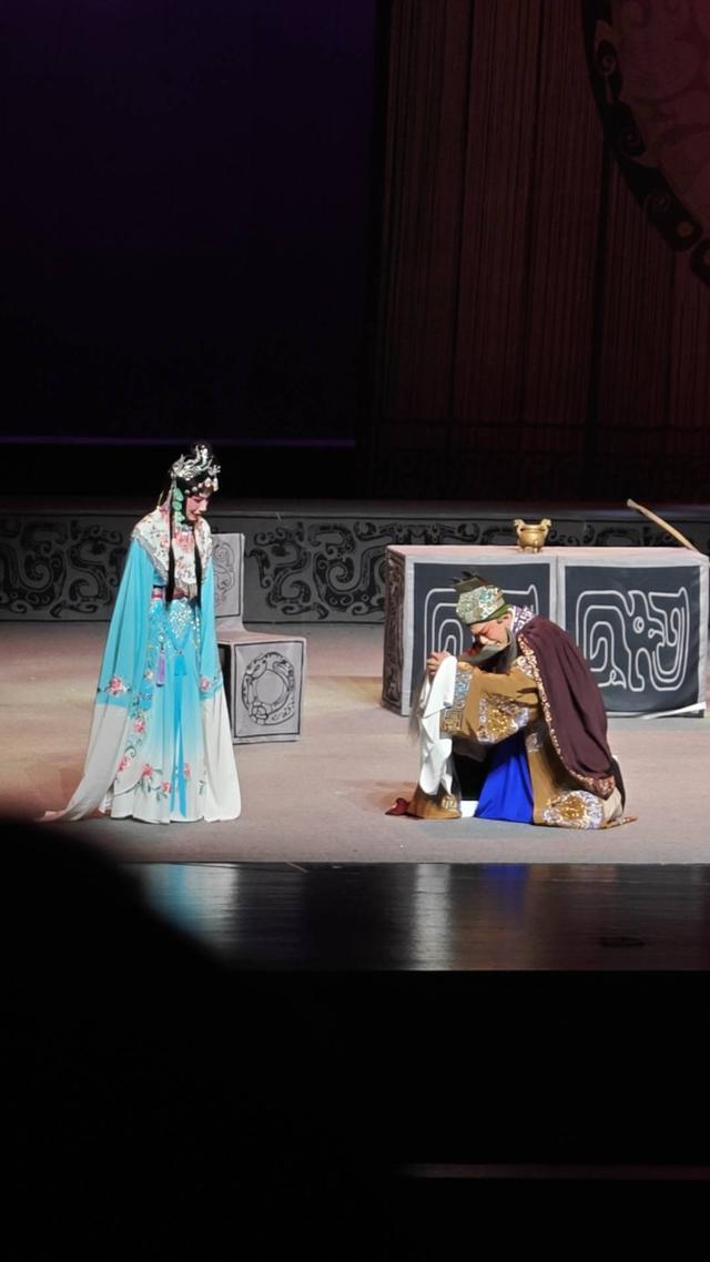 近60年未演！“梅花”刘谊领衔川剧《连环计》演绎三国美学