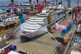 第二艘国产大型邮轮“爱达·花城号”顺利起浮，建造、设计比首艘进步在哪里？图片