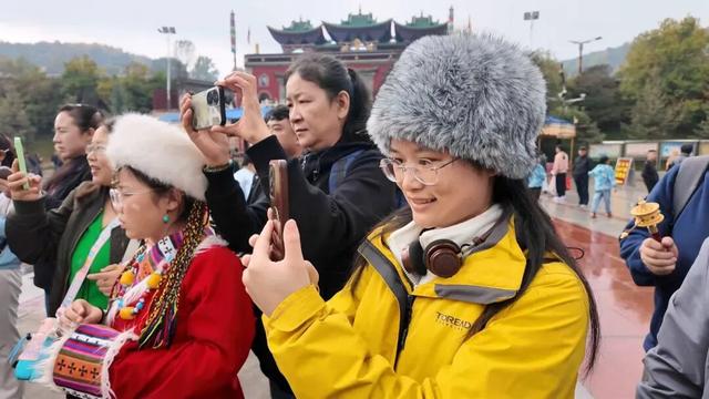 湟中区 塔尔寺大景区“文艺巡游+非遗民俗”让游客沉浸式感受河湟文化魅力