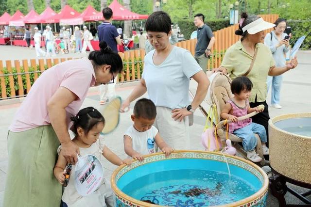 以“荷”为媒绘文旅新画卷！顺义公园荷花展开幕
