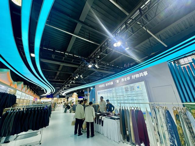 “智慧大脑”助力低空经济规模化落地，卓翼智能天枢OS首秀亮相进博会