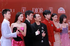 金爵红毯｜乌尔善携《异人之下》亮相，冯绍峰首次演反派图片