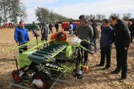 北京举办技术推广田间日活动，丘陵山地也有农机可用图片