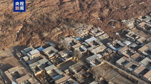 甘肃省永靖县发生滑坡，45户房屋被埋，无人员伤亡，初步统计直接经济损失约4135万元