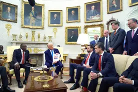 特朗普白宫“伏击”南非总统，他为什么这样做？图片