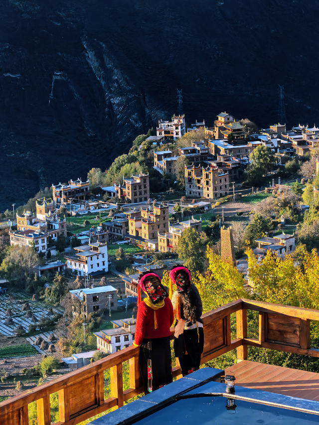 丹巴藏寨秋韵浓